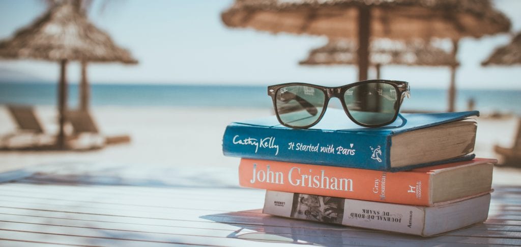Vertiefe dich während den Sommerferien in eine spannende Buchreihe!