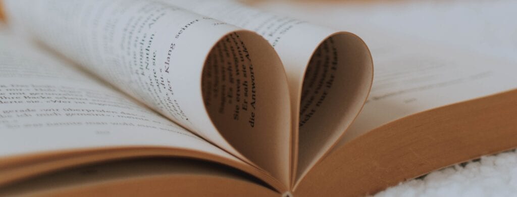 Das sind die 10 beliebtesten Liebesromane!
