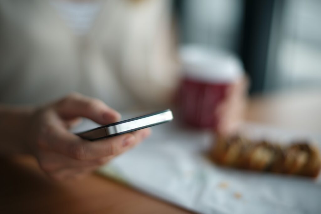«Wrong number love» – Eine Geschichte von Shona My