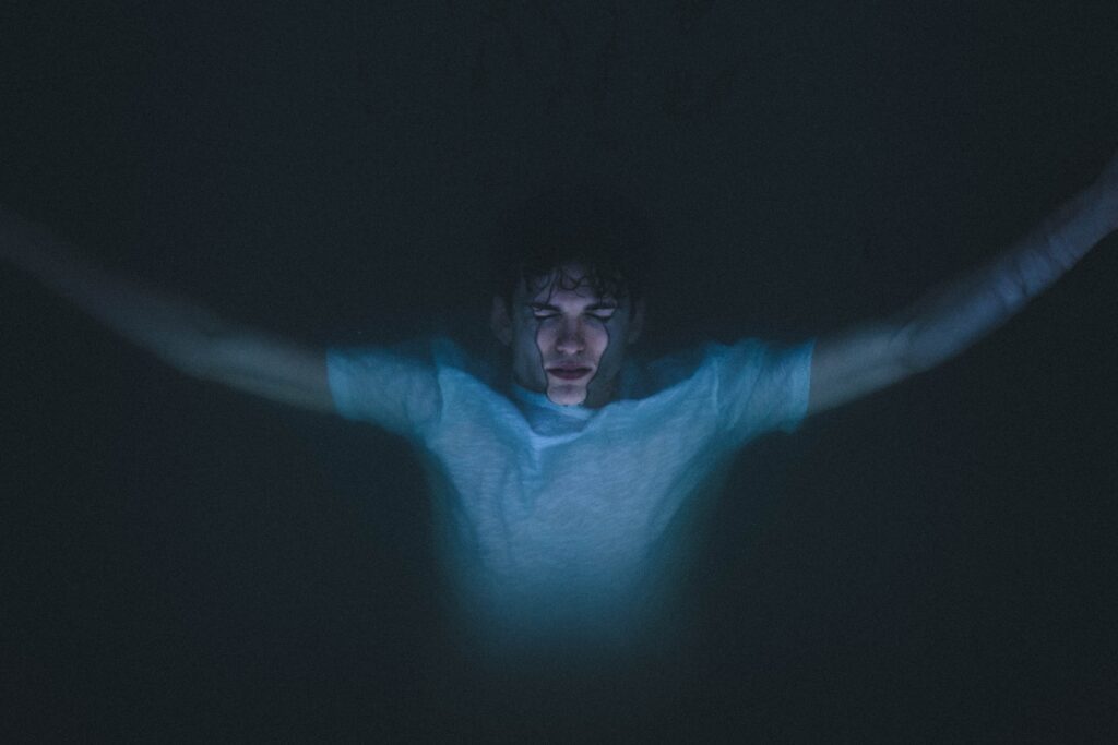 «Kalt, tot und blau» – Eine Geschichte von Dara Maltseva