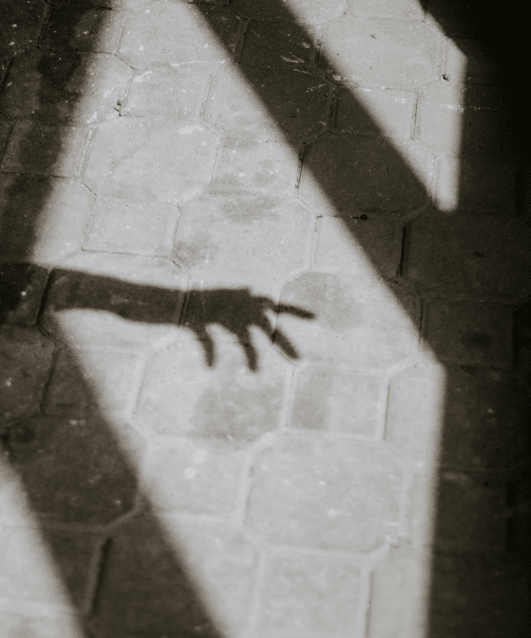«Der Schatten im Spiegel» – Eine Geschichte von Anja-Timea Arpagaus
